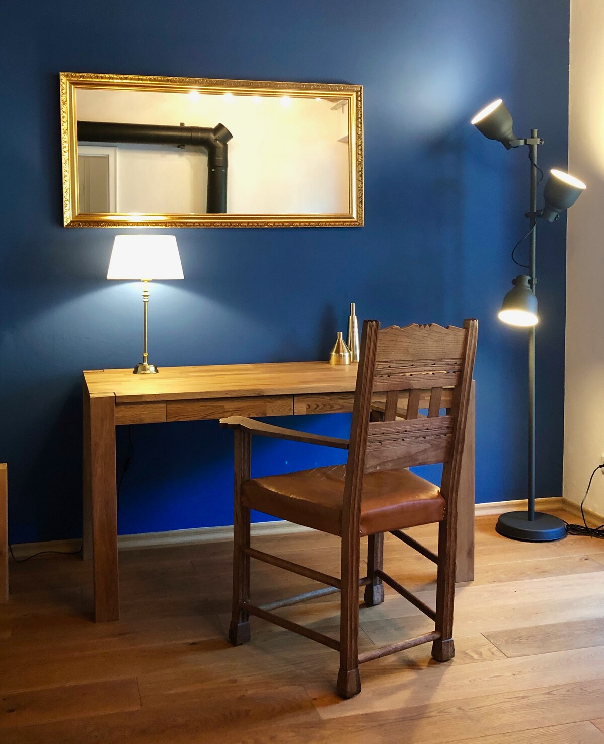 Pracovný stôl v spálni