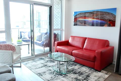Top Airbnb: Friday Harbour Luxury Condo & Pool, Sleeps 4 in Simcoe