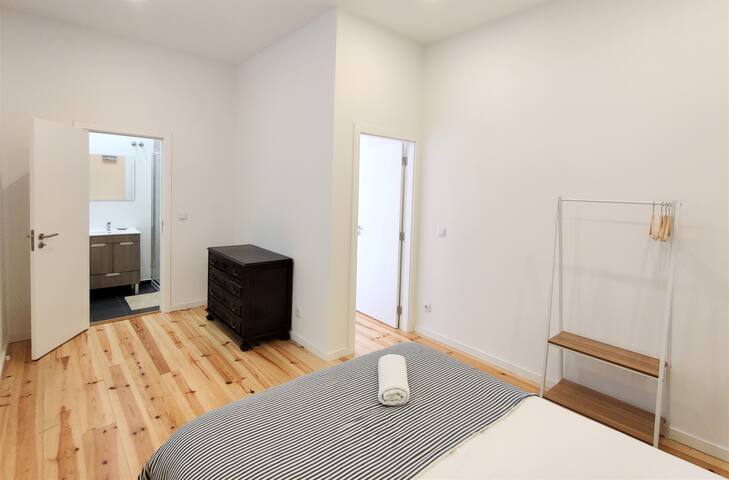 New! Kings Apartment IV w/ exterior Patio gallery image 4