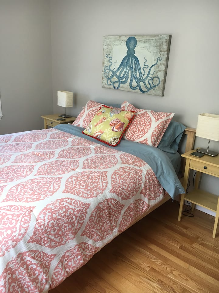3 Bedroom-Queen Bed and
Water View