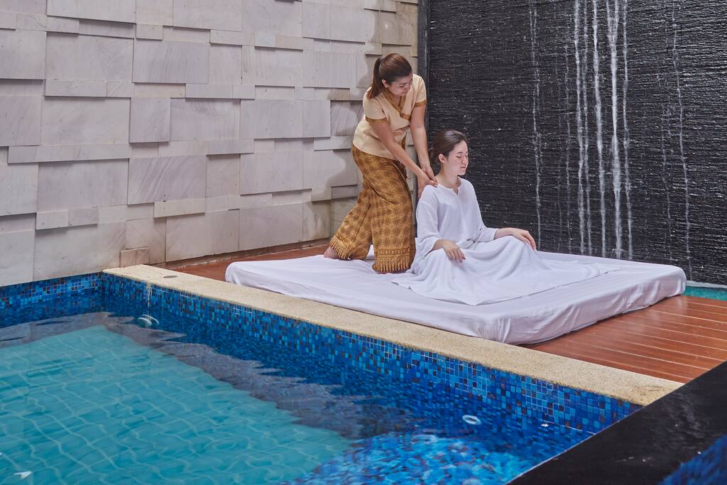 in villa spa pool