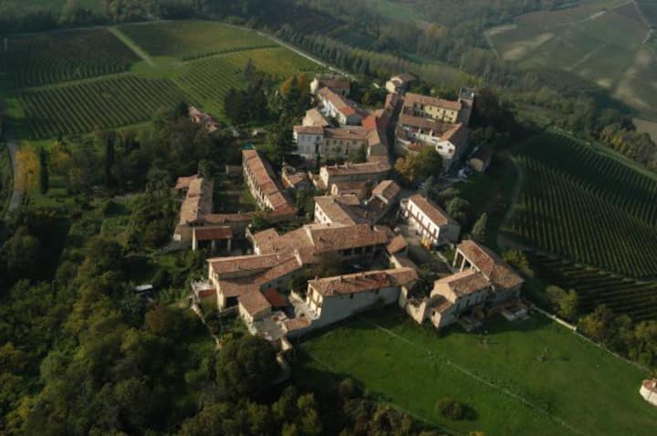 Moleto at Home - B&B - Camere Sezzera e Mele - Pernottamento e colazione in  affitto a Moleto, Piemonte, Italia - Airbnb