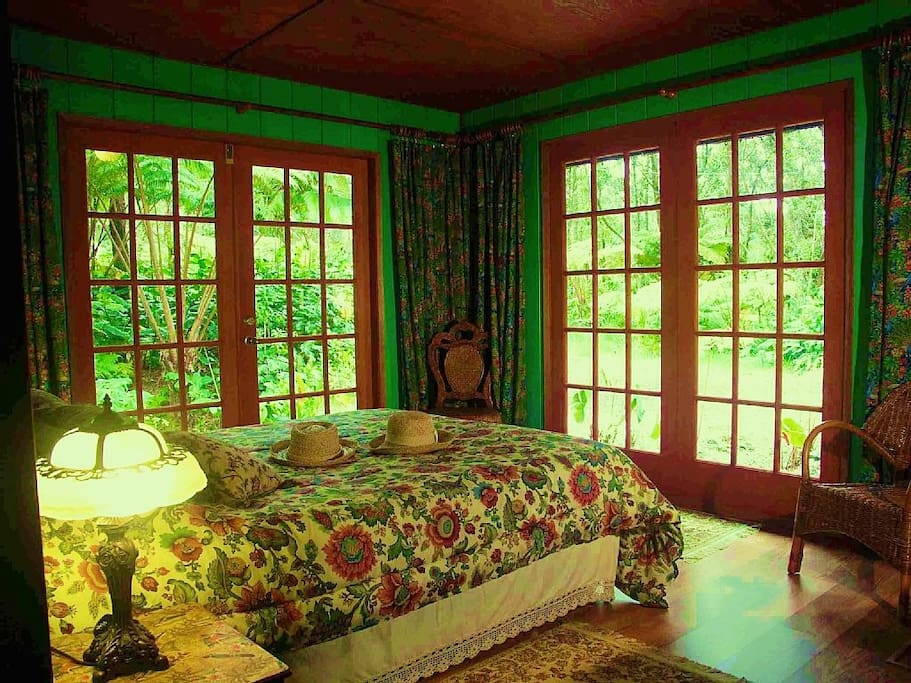 Second bedroom with queen bed