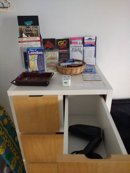 Guest Room
maps, local restaurant menus, fliers for London's top tourist attractions, hair dryer, world electrical adapter.