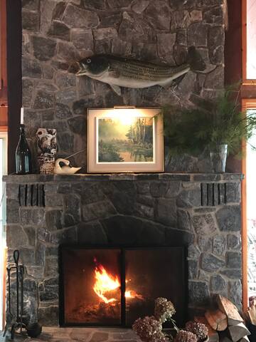 Lake House gallery image 2