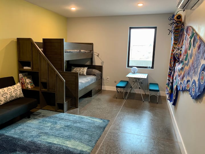 Butterfly Bunk Room me 3 krevate