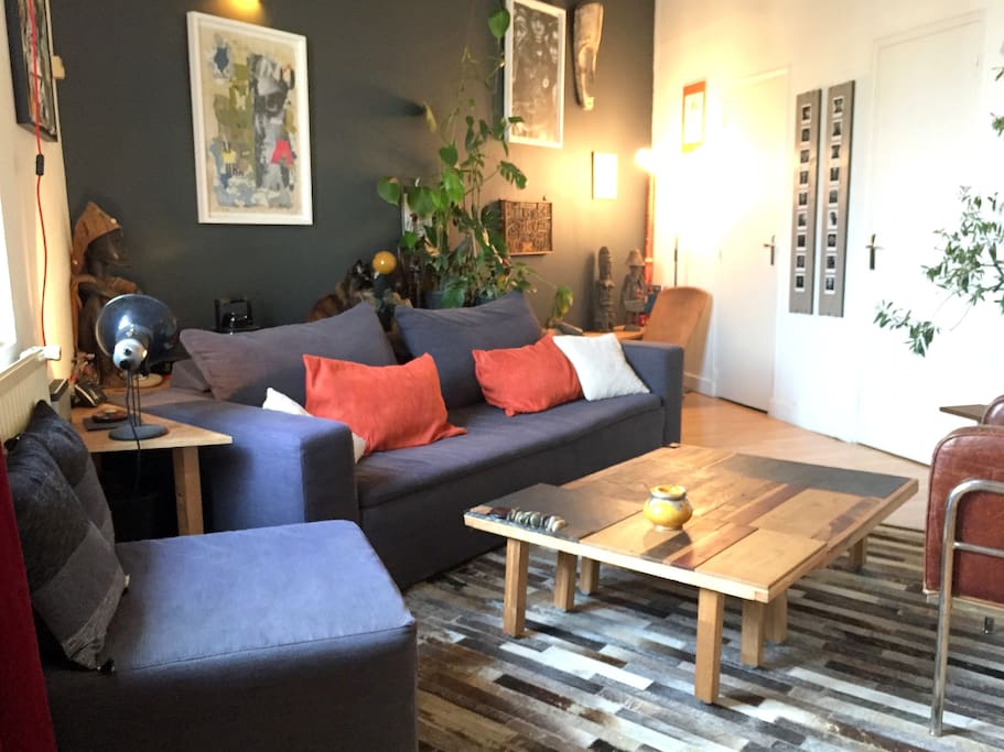 Living room with 2 extra sleepings (convertible single bed+sofa)