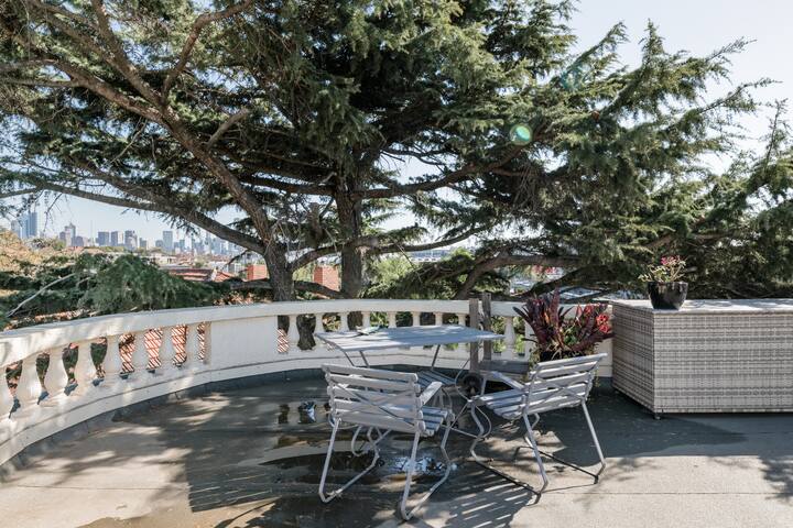 Art Deco Penthouse with Panoramic Rooftop Terrace gallery image 3