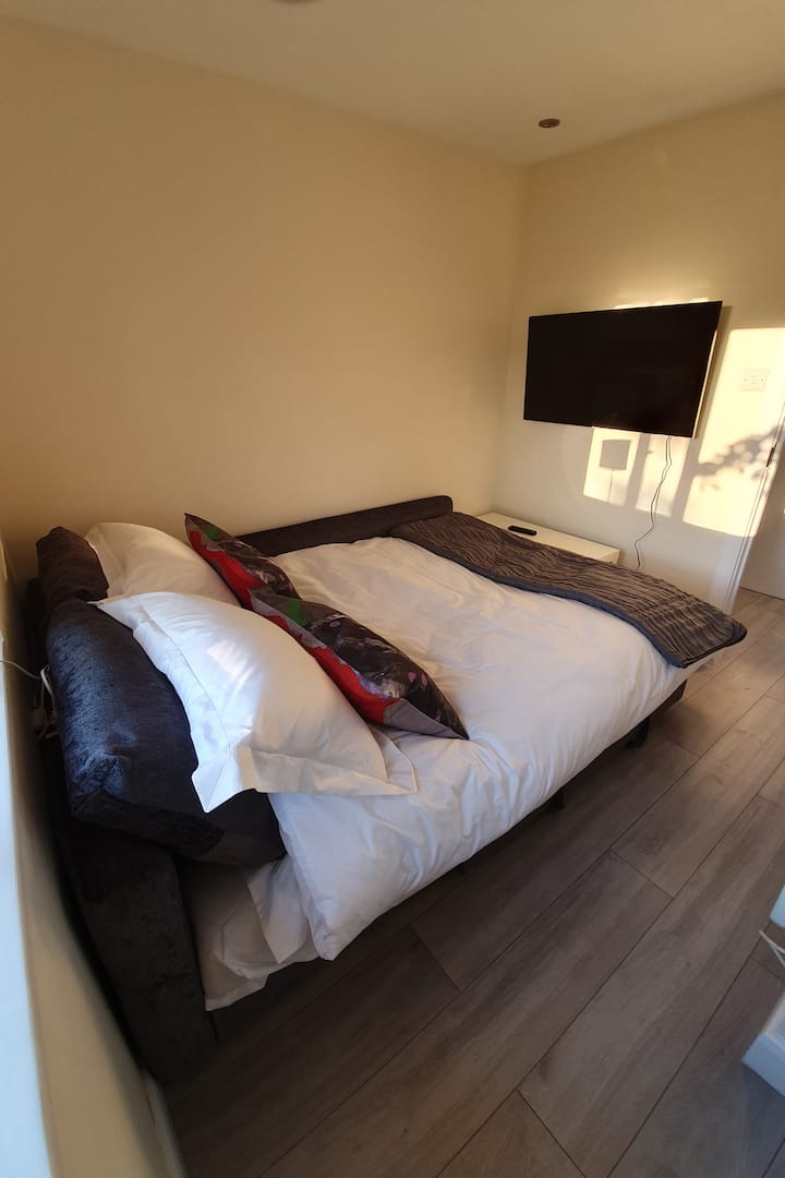 โซฟาเบดนอนได้ 2 คนสบายๆ 