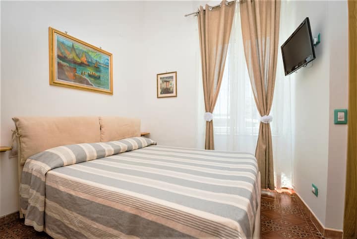 Bedroom with en-suite bathroom on the first floor 
