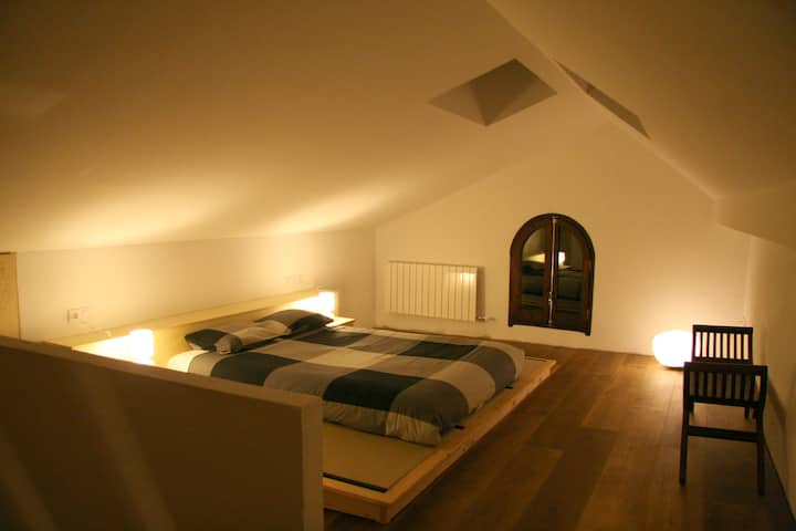 La habitación con ventanas en el techo