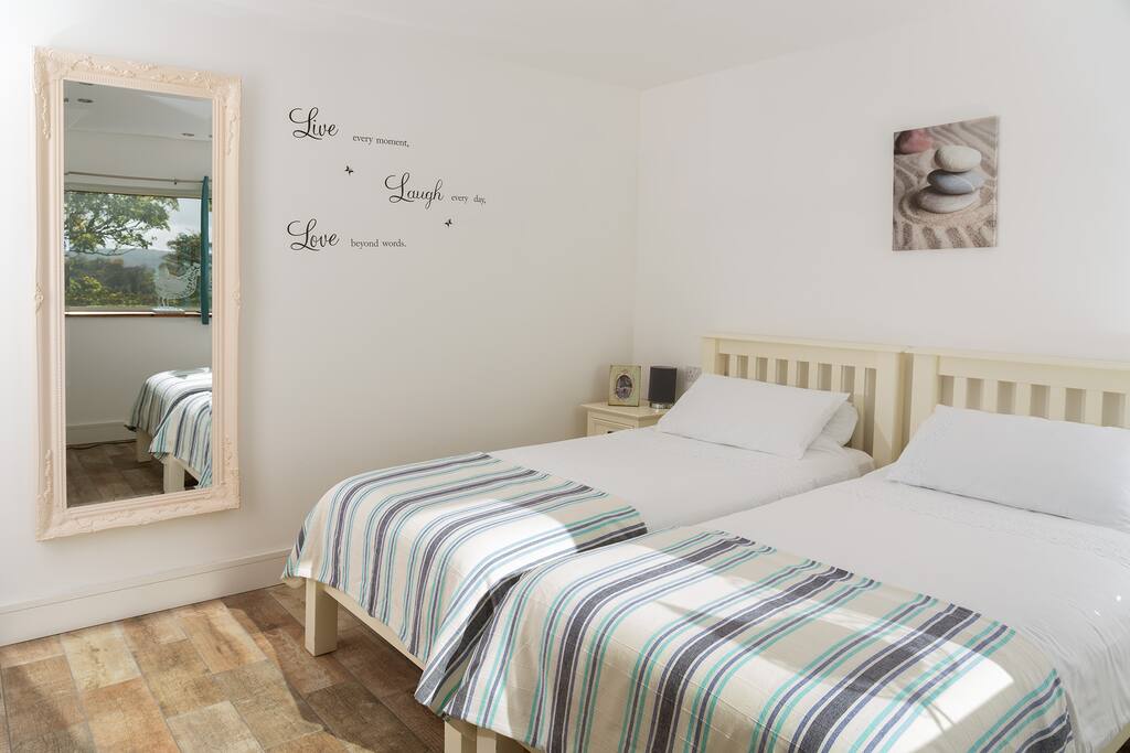 Bedroom Let's do Sunset with En-Suite bathroom