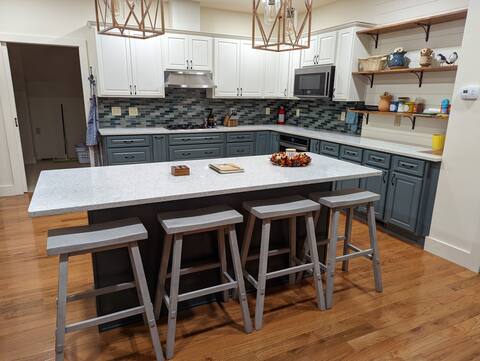Serene mountain adventure house near downtown JC!