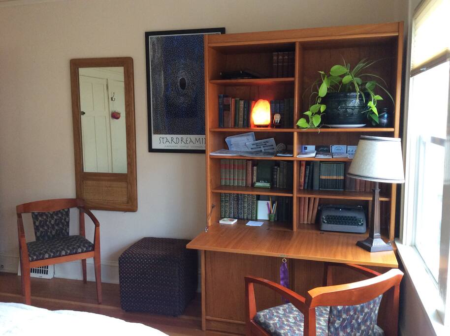 Your mid-century modern book nook overlooks the side garden and the west-facing windows provide plenty of light for reading or setting up a laptop.