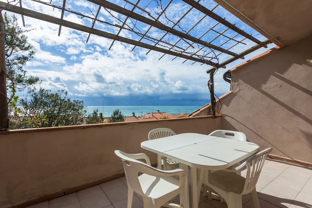 Veranda anteriore vista mare al piano superiore