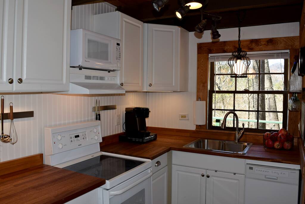 You can cook a gourmet meal in this fully equipped galley kitchen.
