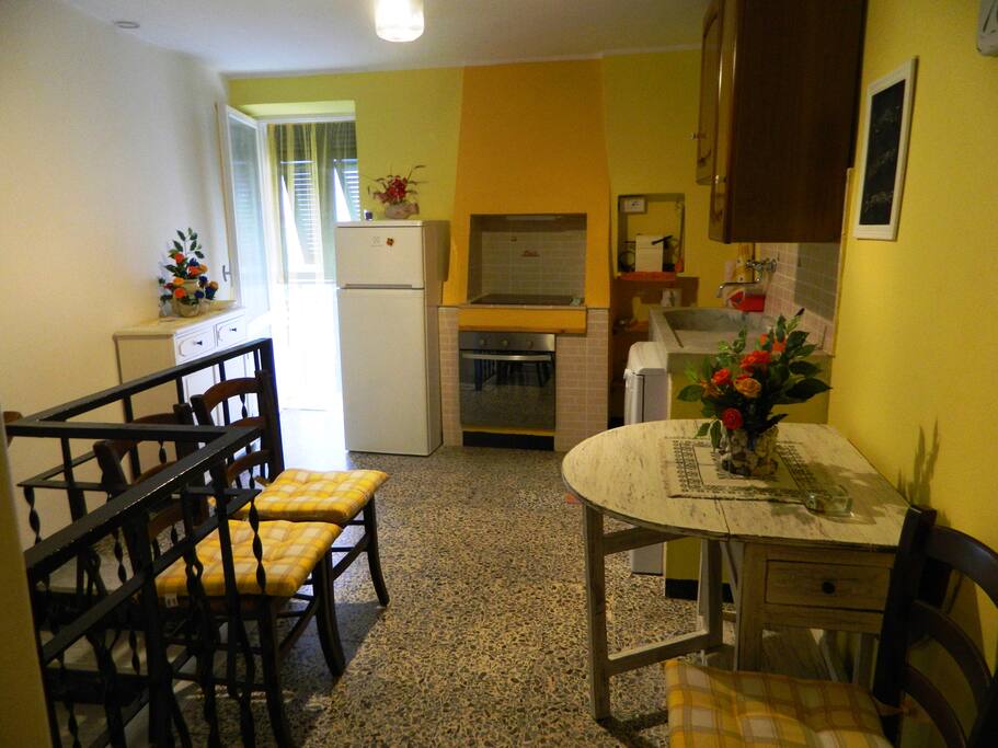 Cucina con piastra ad induzione