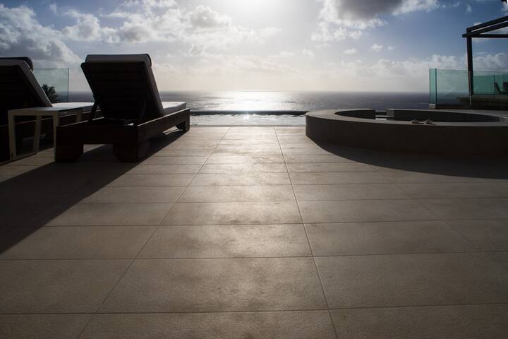 Villa Bespoke, sea view, heated pool, jacuzzi, 3BD gallery image 3