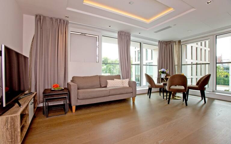 Stunning and Elegant 2 Bedroom in Kensington gallery image 4
