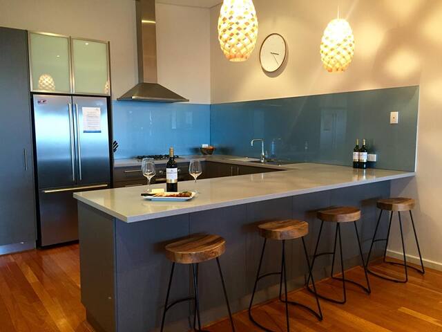 Ocean View Deluxe 4 Bedroom Apartment gallery image 5