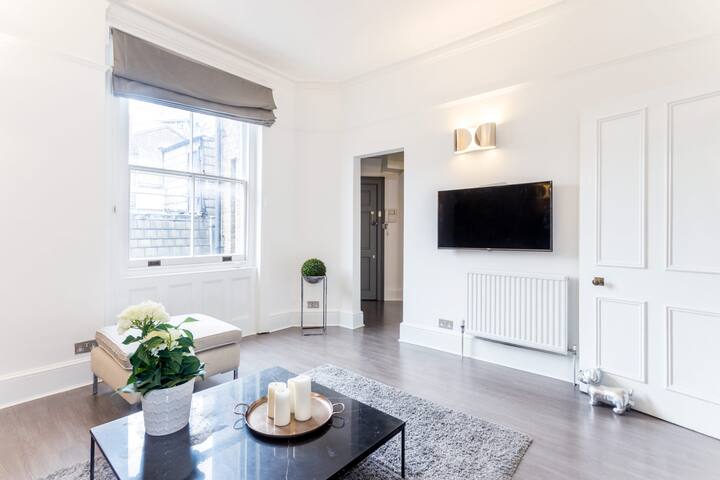 Modern and Stunning 2 Bed and 2 Bath in Kensington gallery image 4