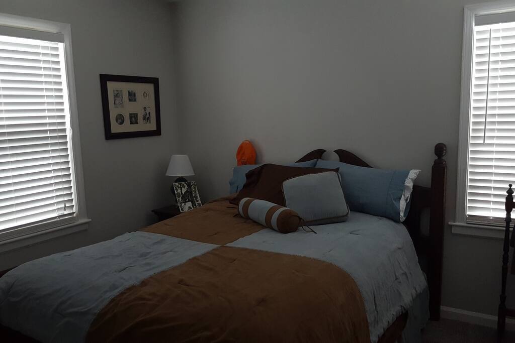 Guest bedroom on first floor with queen bed