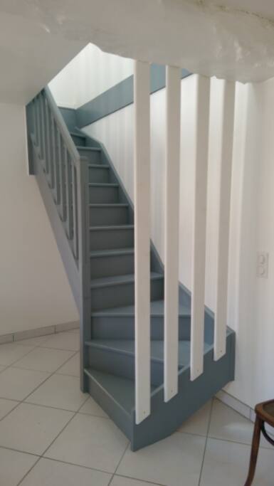 Un renfort en bas des escaliers pour les maladroits...