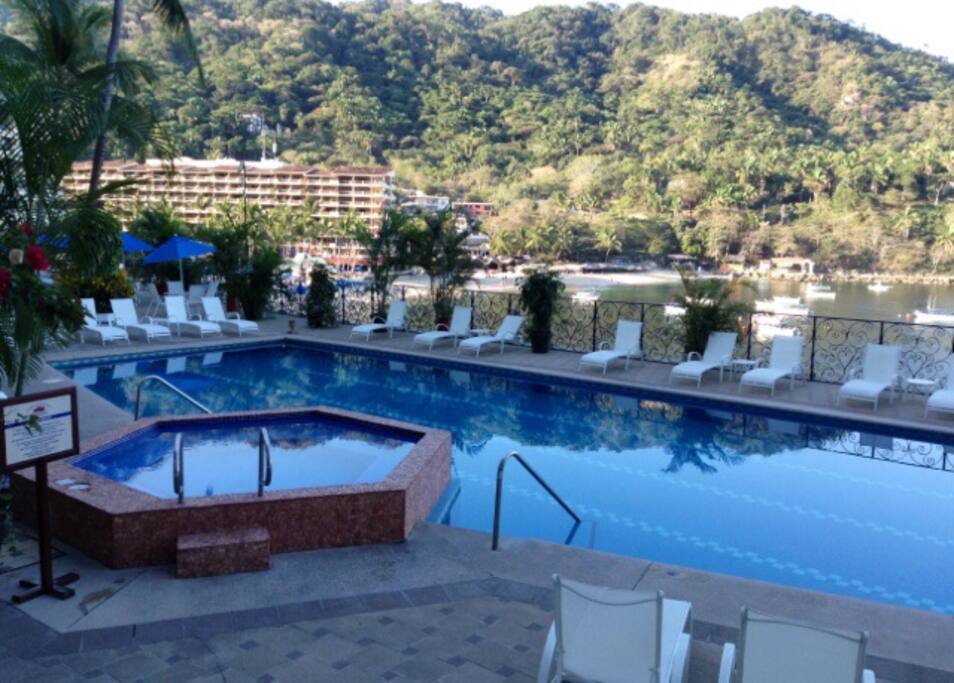 VISTA DEL DEPARTAMENTO; JACUZZY ,ALBERCA,PLAYA Y MONTAÑA.