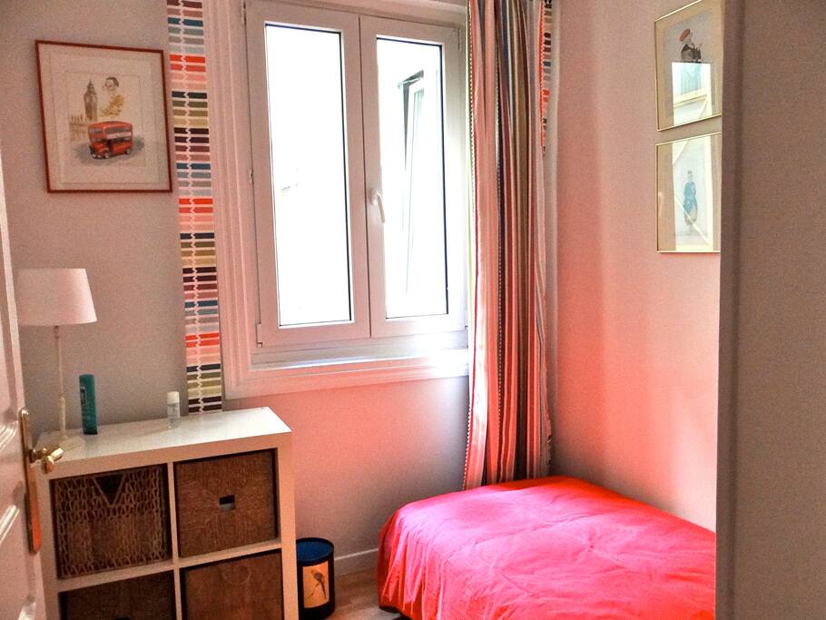 Very tiny single bedroom (7 sqm)