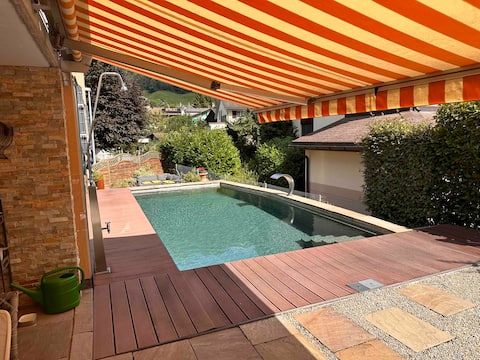 Zimmer in mitten von Bergen mit Pool