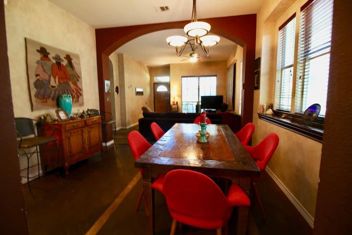 Large Zilker Home, Downtown- SOCO-ACL! gallery image 4