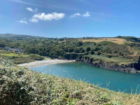 Crab Cottage - 100 metres to the beach