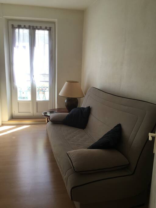 Clic clac pouvant servir de lit d'appoint
