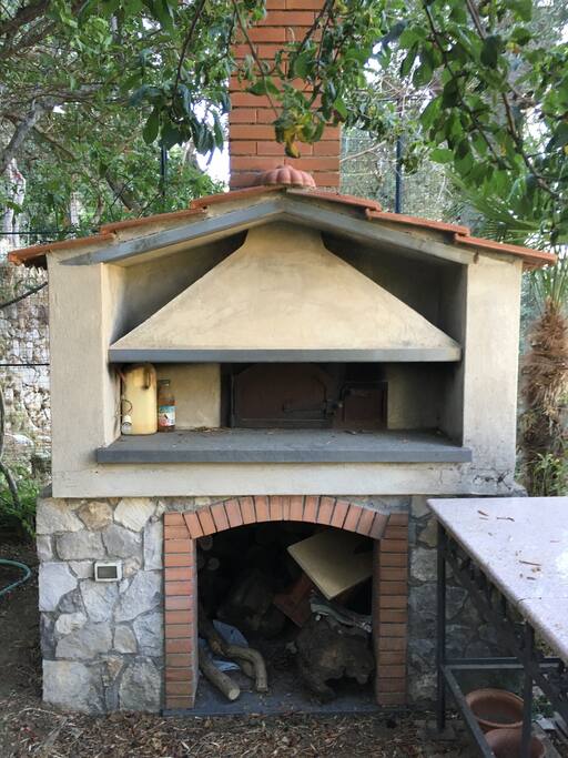 Forno per pizze, nel giardino disponibile come spazio esterno