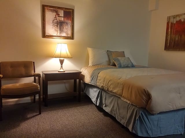 I-80 Convenient|Clean & Cozy Room  (2L)