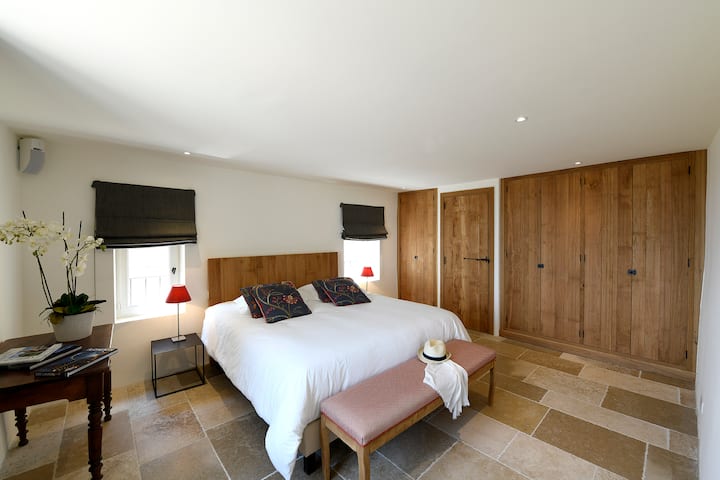 Dormitorio con vista