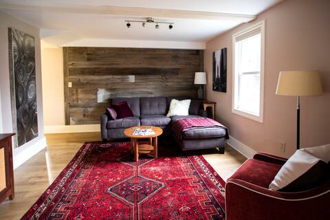 Successful Airbnb property: Luxurious and Sunny Bedroom Suite! in Springfield