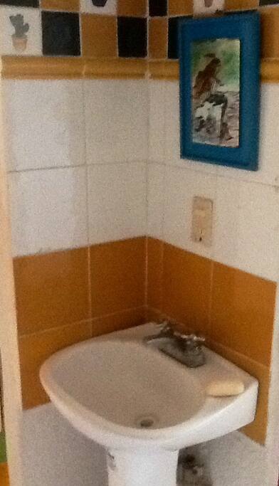 Lavabo privado fuera de la habitacion