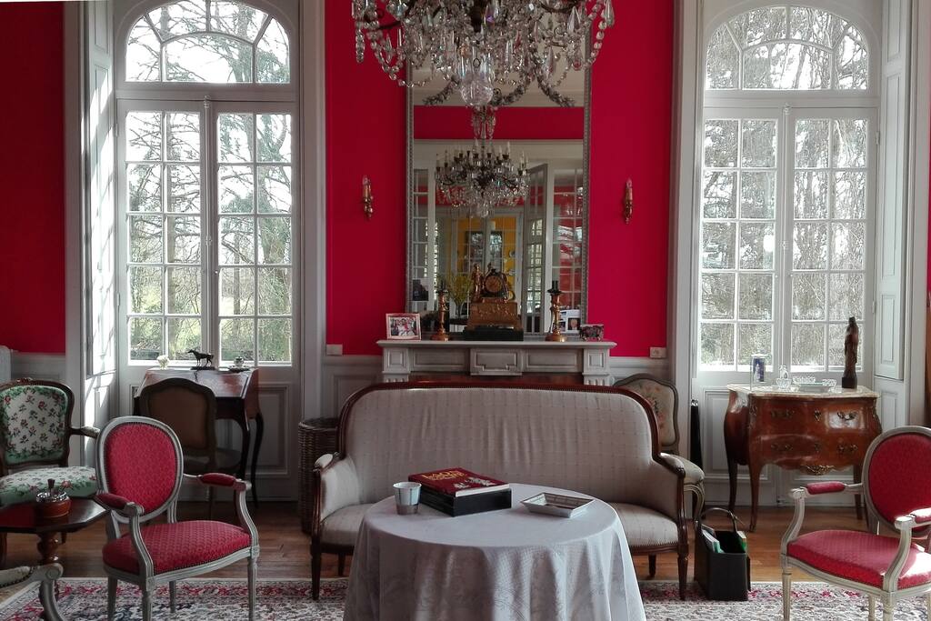 Salon avec cheminée