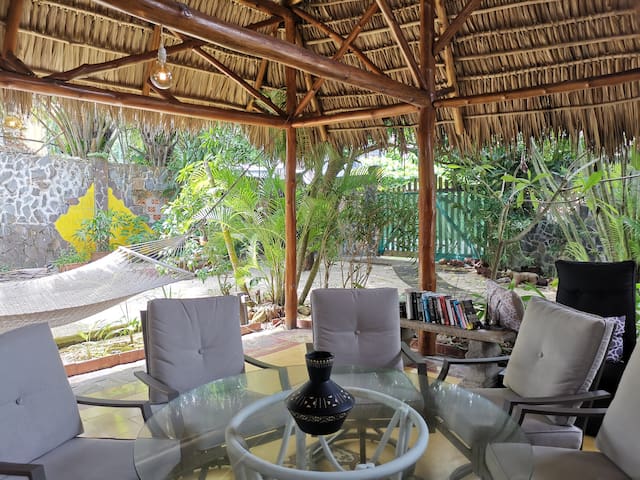 EXCELLENT SLEEP-BEACHFRONT • SUPER FAST WIFI • AC
