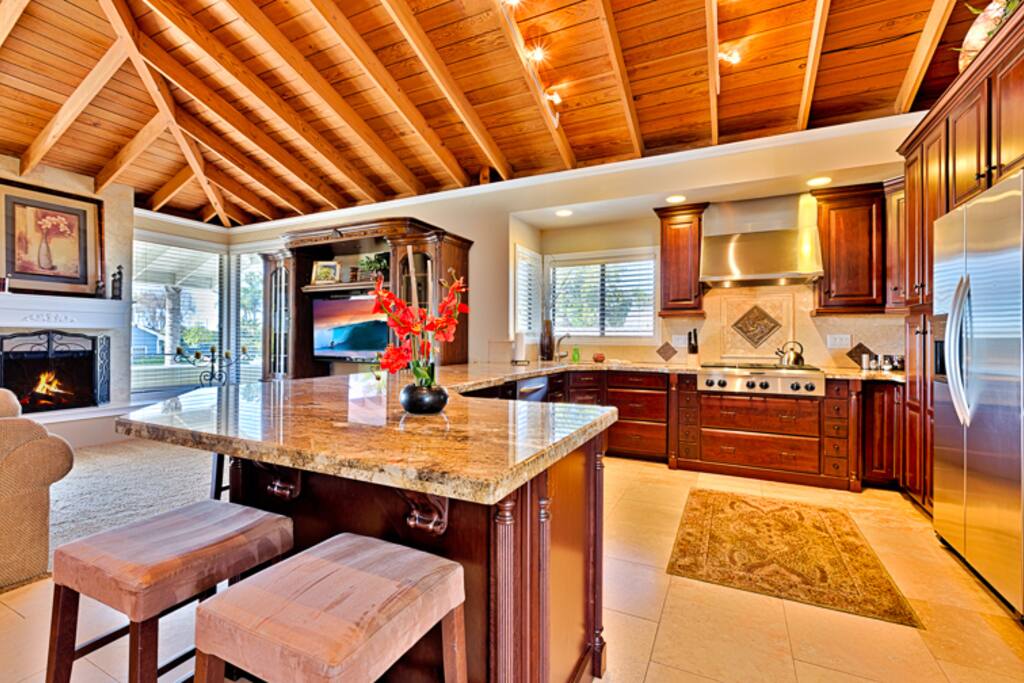 Kitchen features a breakfast bar for 4