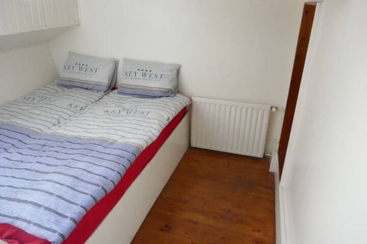 Boat-apartment Fokkelina, Rotterdam city center gallery image 4