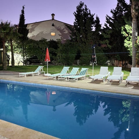 Beautiful villa with pool.