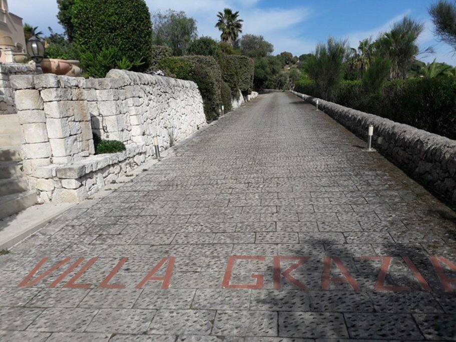 Strada Privata Ingresso - Private Street Entrance