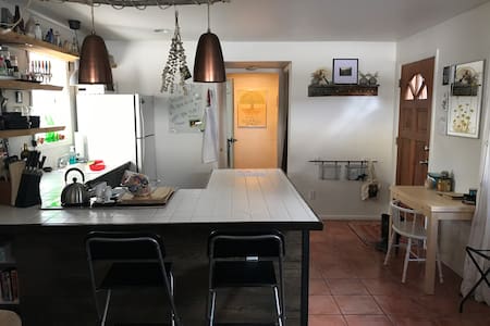 In-town 1 Bedroom w/ Off-street Parking