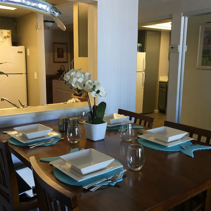 Dining room seating for 4