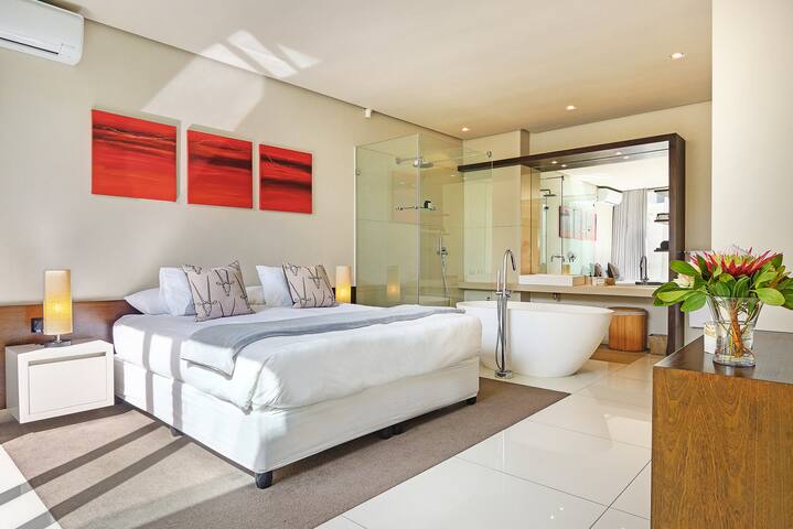 Blinkwater Villa – Camps Bay luxury next to beach gallery image 5