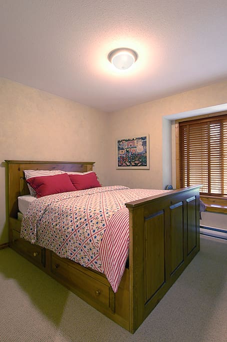 Second bedroom with queen bed
