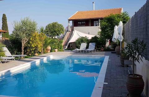 Charming house with private pool in genuine Greek city