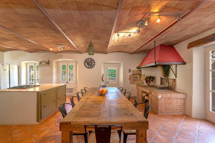 Stunning country house in rural setting. gallery image 2